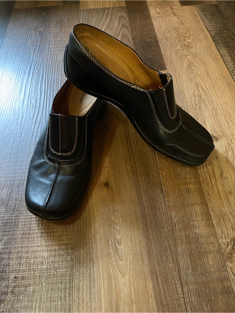 Naturalizer Black Leather Slip-On Mules with Contrast Stitching